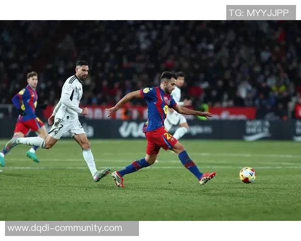 巴萨在国王杯中以4-0大胜里昂赛场爆冷瞬间引发全场欢呼